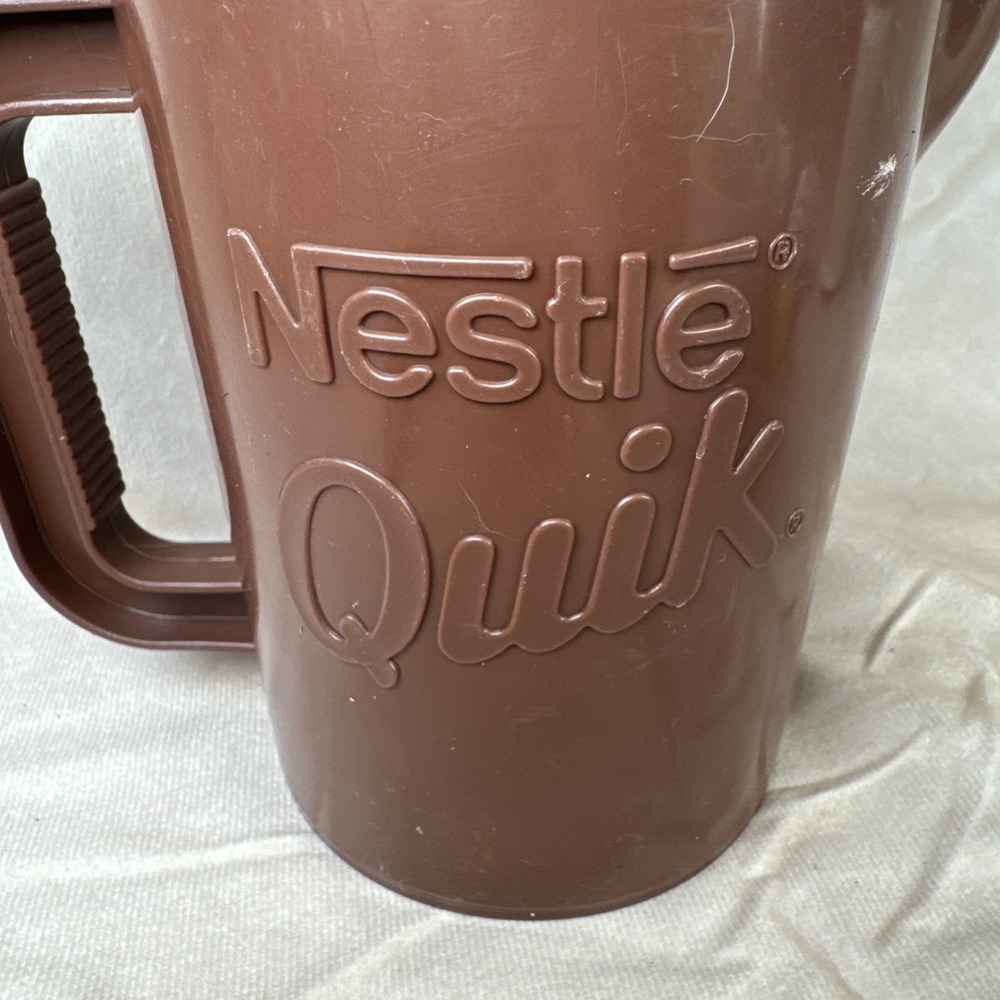 VTG Nestle Quick Nesquik Brown Chocolate Milk Bunny Mixer Plastic‎ Pitcher 24oz - Picture 2 of 14